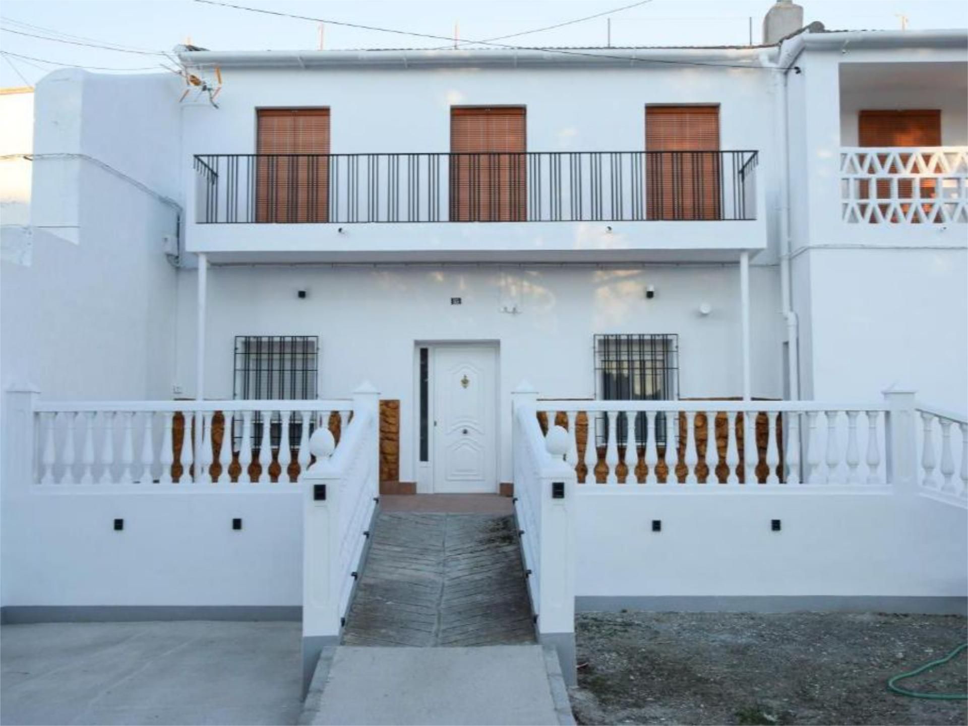 Vista exterior de Casa o xalet de lloguer en Benamaurel amb Aire condicionat, Terrassa i Balcó