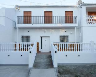 Vista exterior de Casa o xalet de lloguer en Benamaurel amb Aire condicionat, Jardí privat i Terrassa