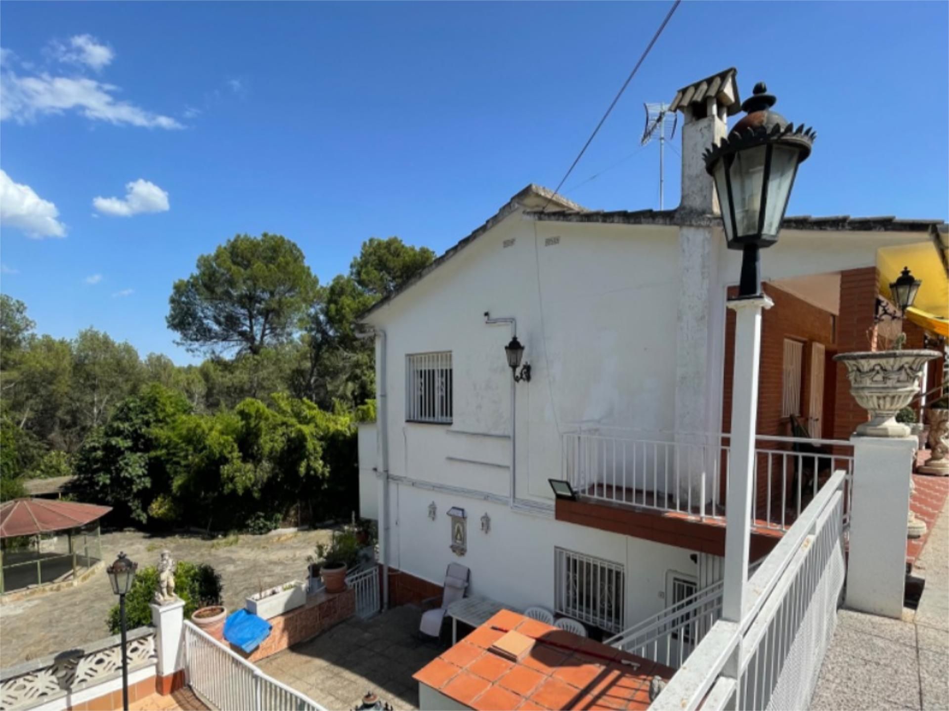 Vista exterior de Casa o xalet en venda en Esparreguera amb Terrassa, Piscina i Balcó