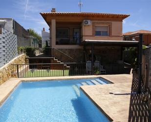 Swimming pool of House or chalet for sale in Santa Cruz del Retamar  with Air Conditioner, Terrace and Swimming Pool