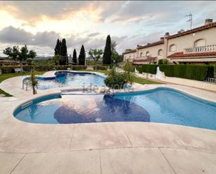 Jardí de Casa adosada en venda en Roda de Berà amb Aire condicionat, Terrassa i Piscina