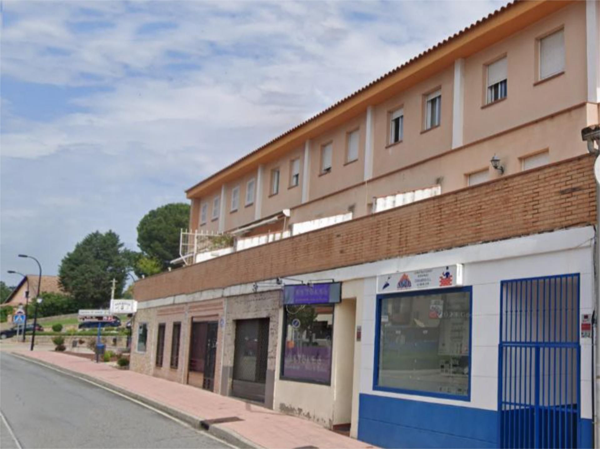 Exterior view of Duplex for sale in Pelayos de la Presa  with Terrace, Storage room and Community parking