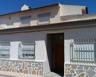 Vista exterior de Casa adosada en venda en Fuente Álamo de Murcia amb Aire condicionat, Terrassa i Balcó