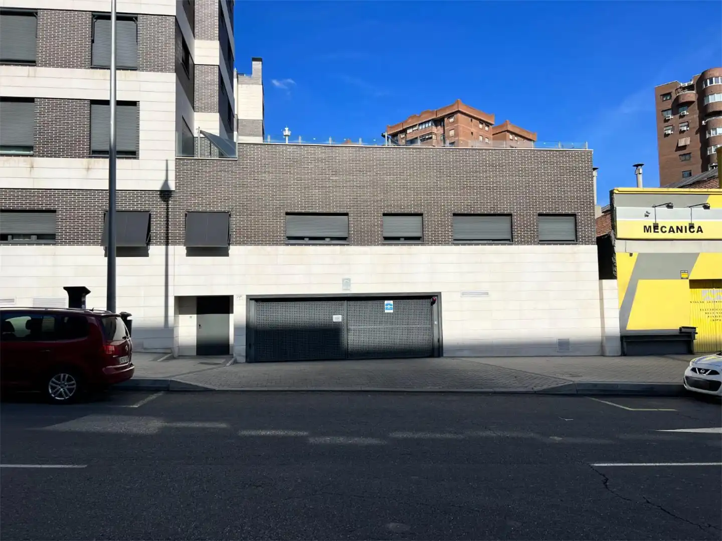 Garatge en venda a Calle de Carlos y Guillermo Fernández Shaw, 1, Adelfas Vista exterior de Garatge en venda en Madrid