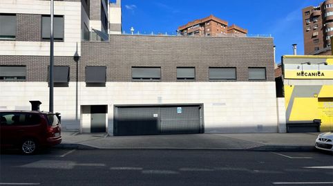 Garaje en venta en Calle de Carlos y Guillermo Fernández Shaw, 1, Adelfas, Madrid Capital - imagen 2 Foto 2 de Garaje en venta en Calle de Carlos y Guillermo Fernández Shaw, 1, Adelfas, Madrid Capital