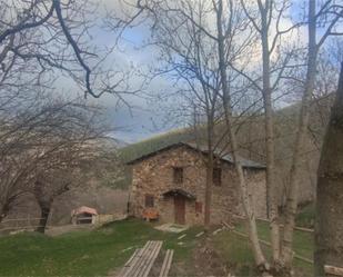 Vista exterior de Finca rústica en venda en Planoles amb Calefacció, Jardí privat i Moblat