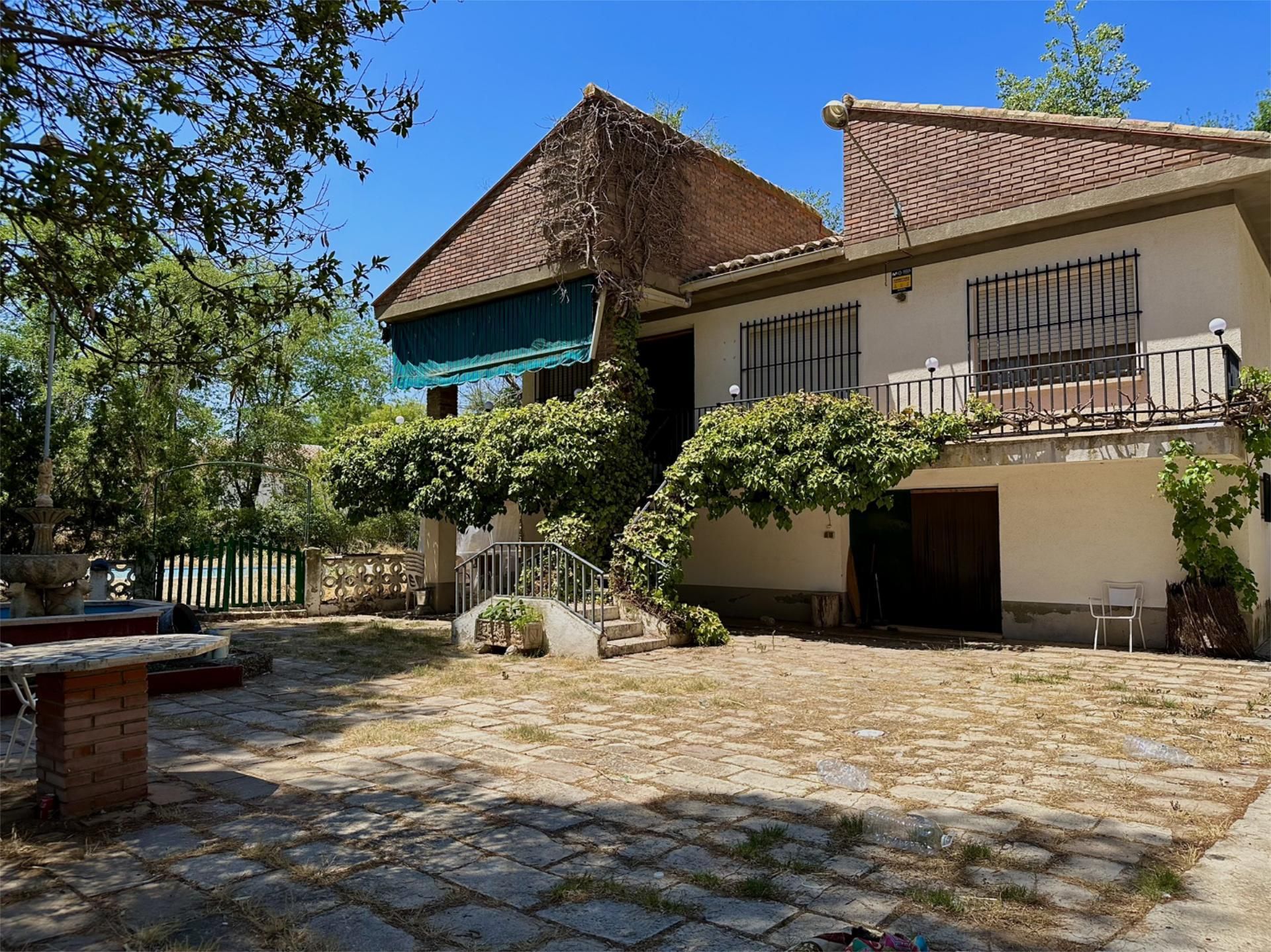 Exterior view of House or chalet for sale in Argamasilla de Alba  with Air Conditioner, Private garden and Terrace