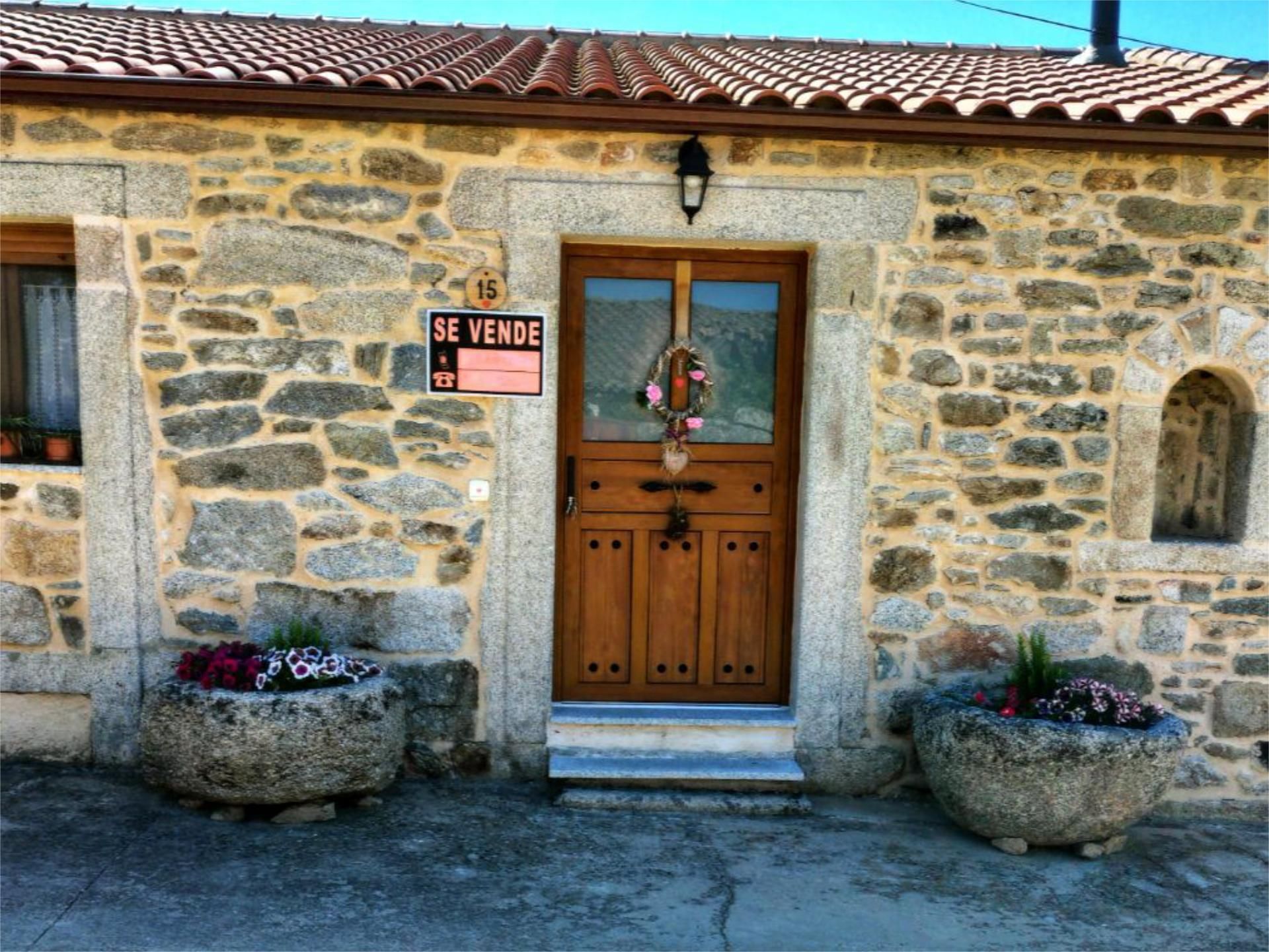 House or chalet for sale in Luelmo  with Air Conditioner