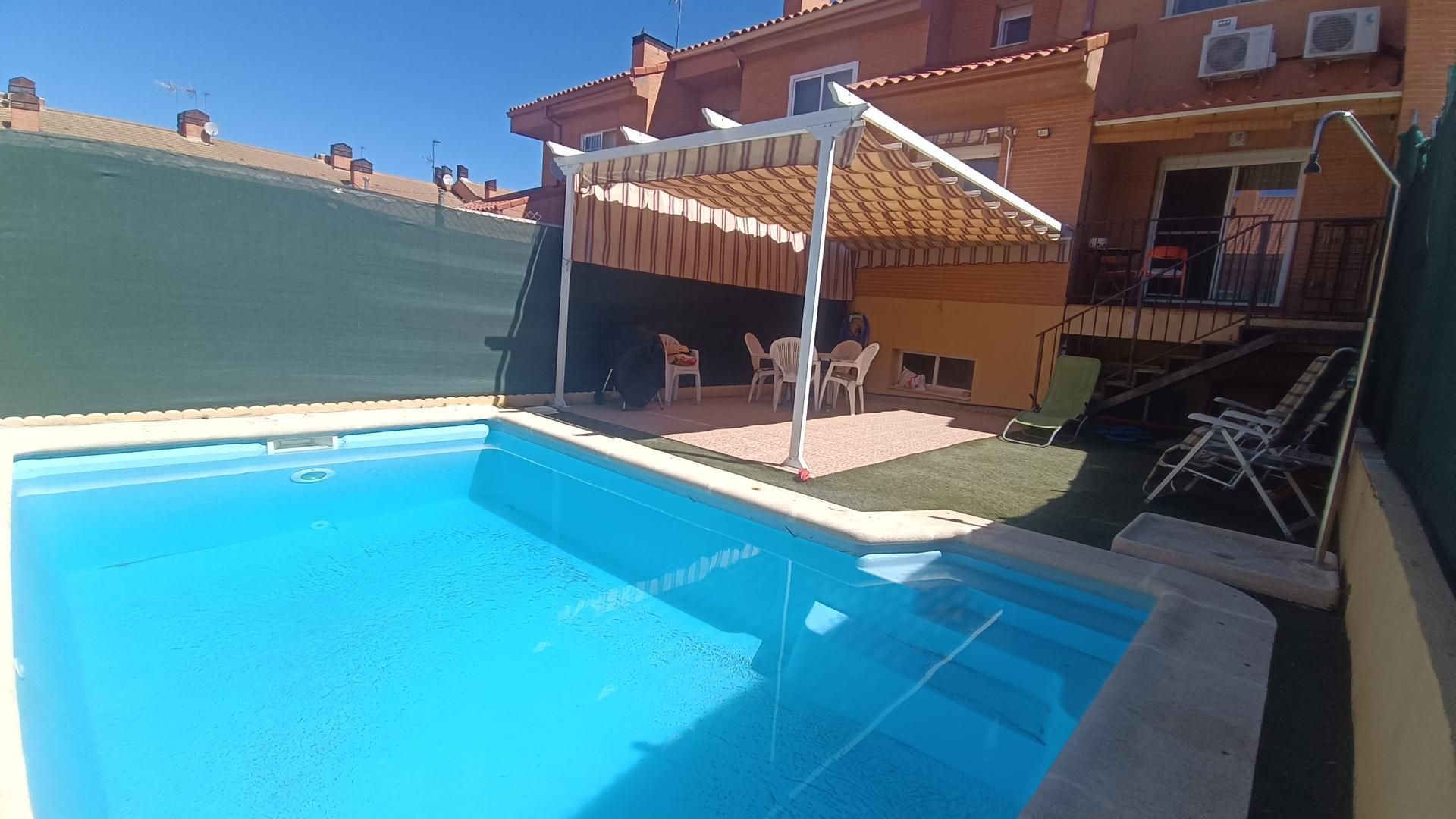 Piscina de Casa adosada en venda en Illescas amb Aire condicionat, Terrassa i Piscina