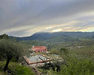 Vista exterior de Casa o xalet en venda en Alozaina amb Aire condicionat, Terrassa i Piscina