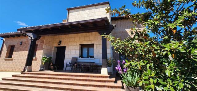 Casa-chalet en Venta en Calle Reino Unido, 18 en Laguna de Duero