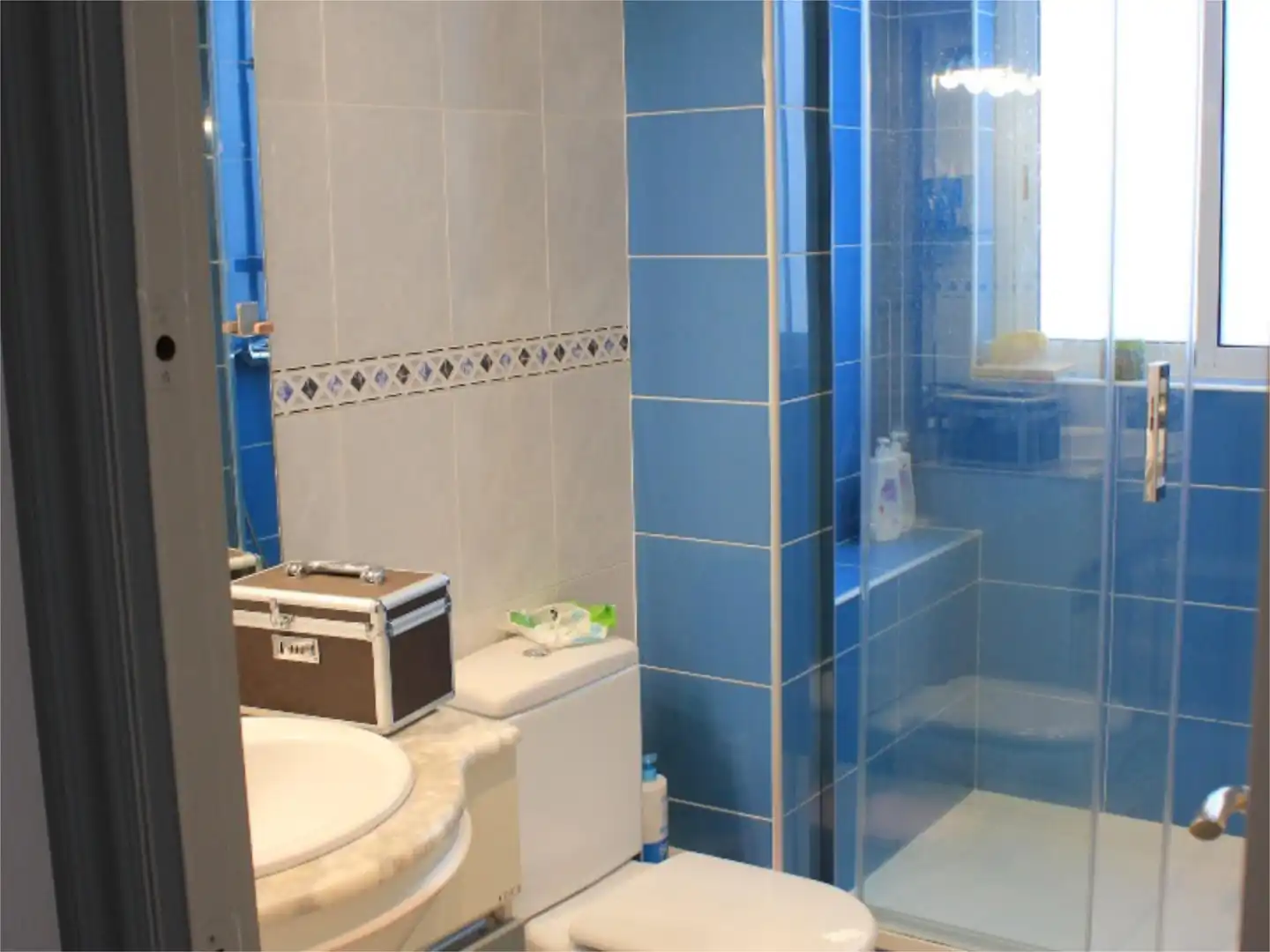 Habitación en Carrer de la Torre dels Pardals, 77, El Guinardó Baño de Piso para compartir en Barcelona con Parquet, Terraza y Amueblado