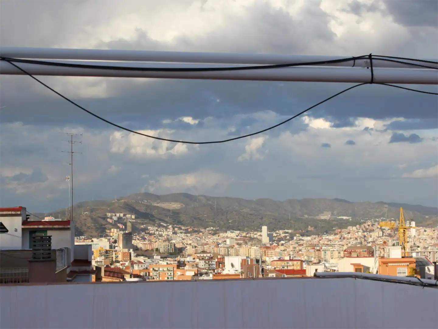 Habitación en Carrer de la Torre dels Pardals, 77, El Guinardó Vista exterior de Piso para compartir en Barcelona con Parquet, Terraza y Amueblado