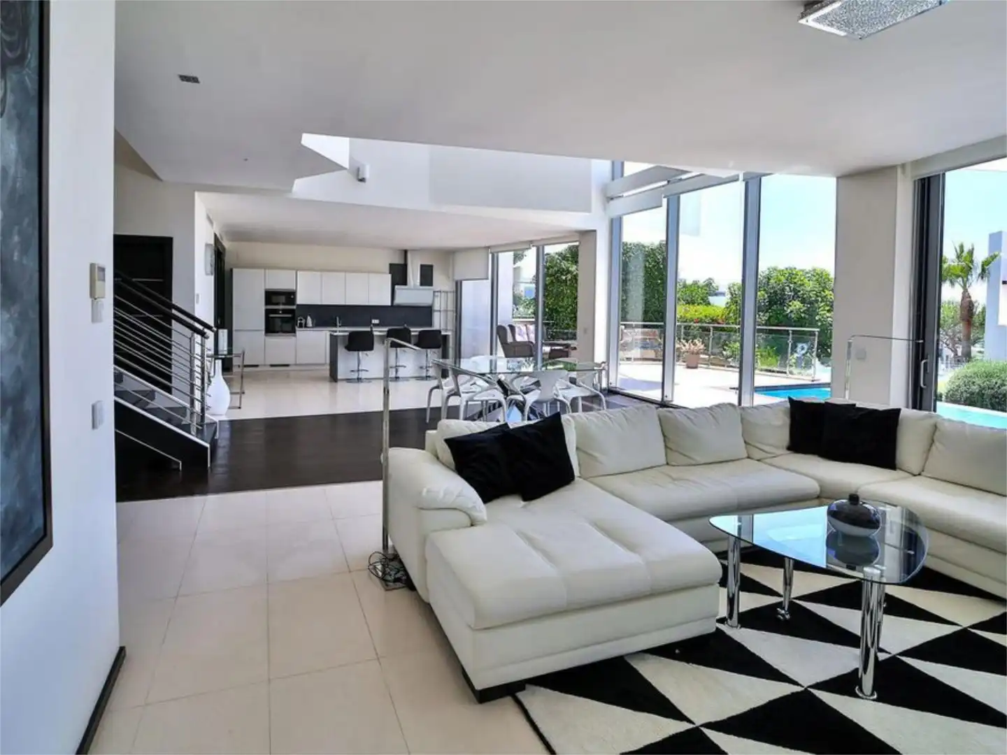 Casa o xalet de lloguer a Calle Verdi, 38, Sierra Blanca Sala d'estar de Casa o xalet de lloguer en Marbella amb Aire condicionat, Terrassa i Piscina