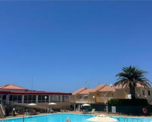 Vista exterior de Pis de lloguer en San Bartolomé de Tirajana amb Terrassa, Piscina i Balcó