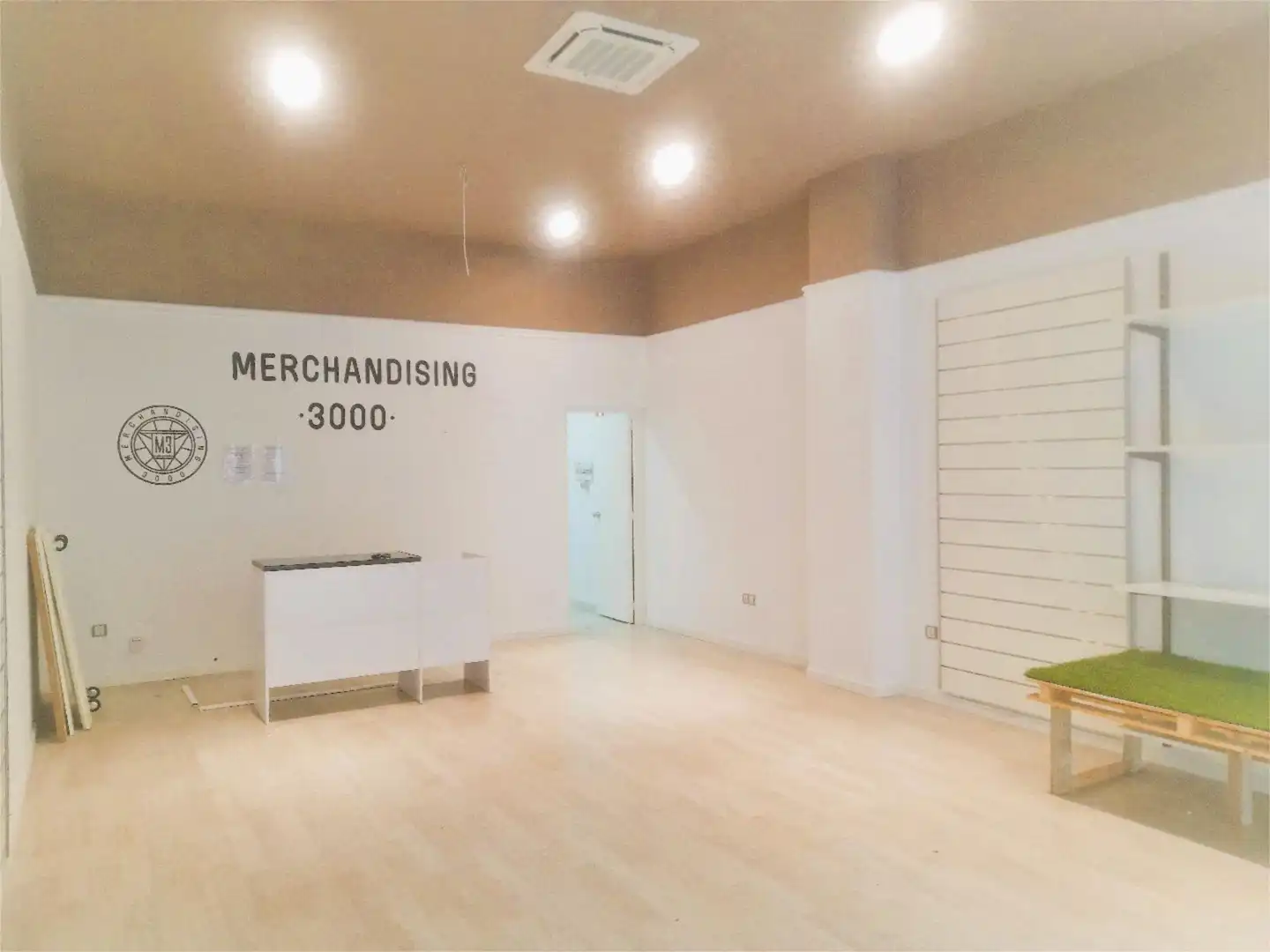 Local de lloguer a Calle de Fernando Díaz de Mendoza, 42, La Bozada – Parque Delicias Local de lloguer en Zaragoza amb Aire condicionat, Calefacció i Moblat