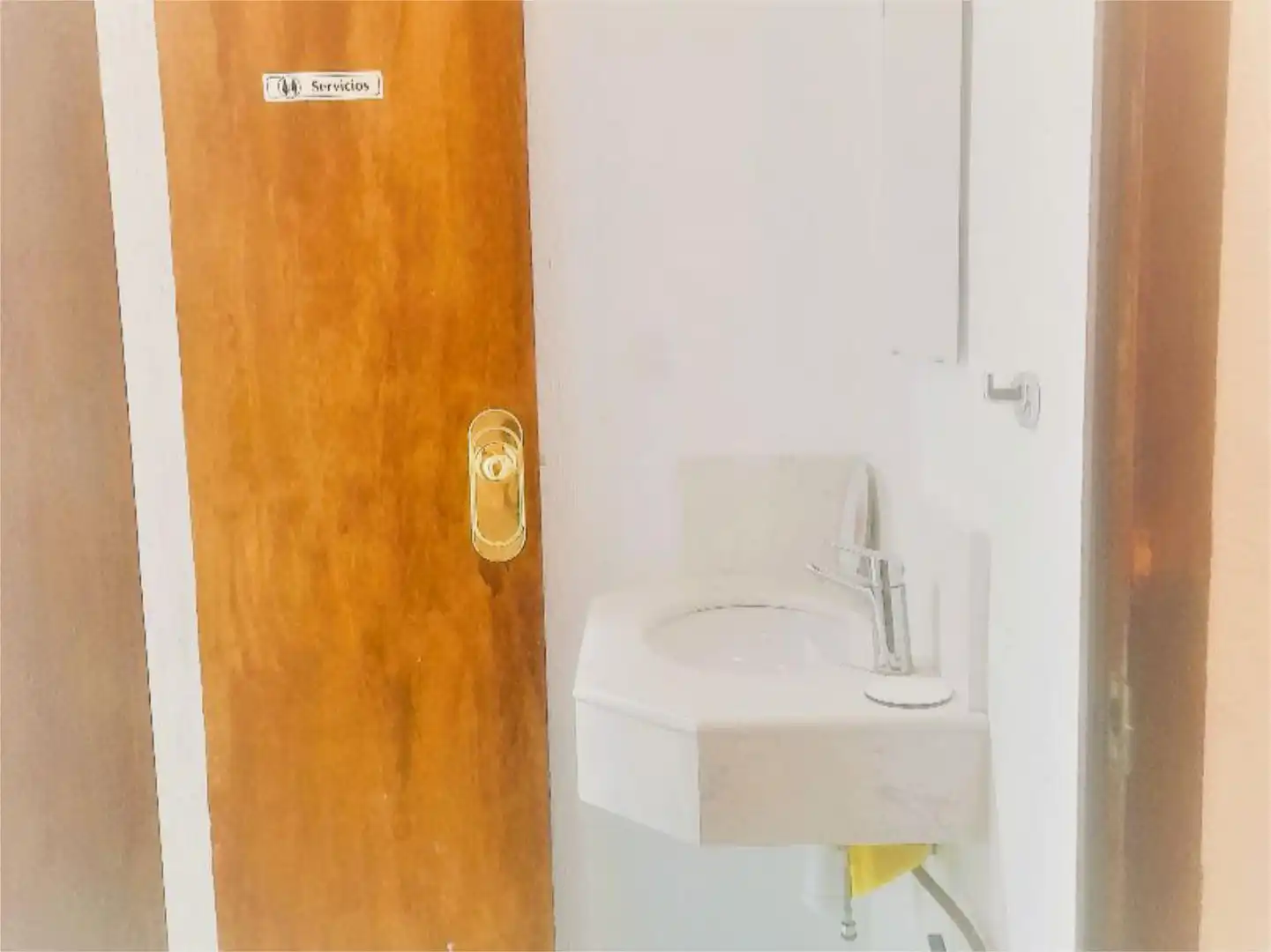 Local de lloguer a Calle de Fernando Díaz de Mendoza, 42, La Bozada – Parque Delicias Bany de Local de lloguer en Zaragoza amb Aire condicionat, Calefacció i Moblat