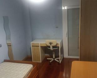 Bedroom of Flat to share in  Huesca Capital  with Air Conditioner and Balcony