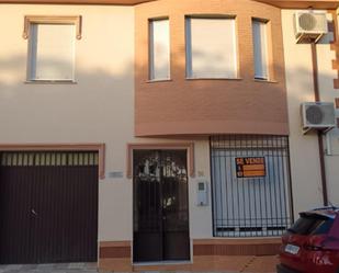 Vista exterior de Casa adosada en venda en Campillos amb Aire condicionat i Balcó