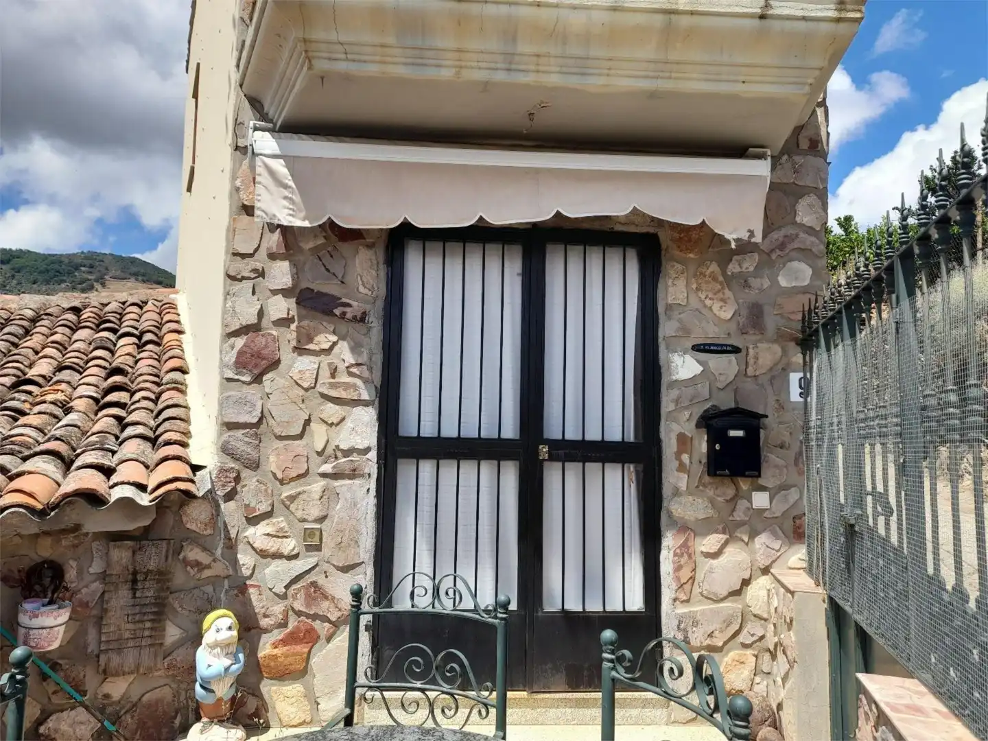 Vista exterior de Casa o xalet en venda en Guadalupe amb Aire condicionat, Terrassa i Balcó