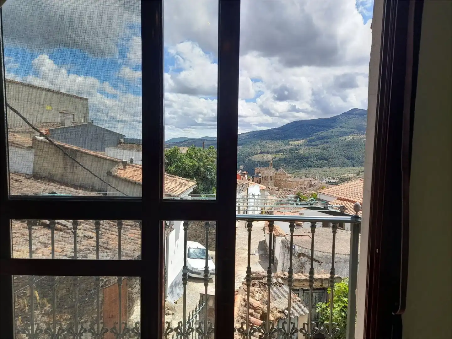 Vista exterior de Casa o xalet en venda en Guadalupe amb Aire condicionat, Terrassa i Balcó