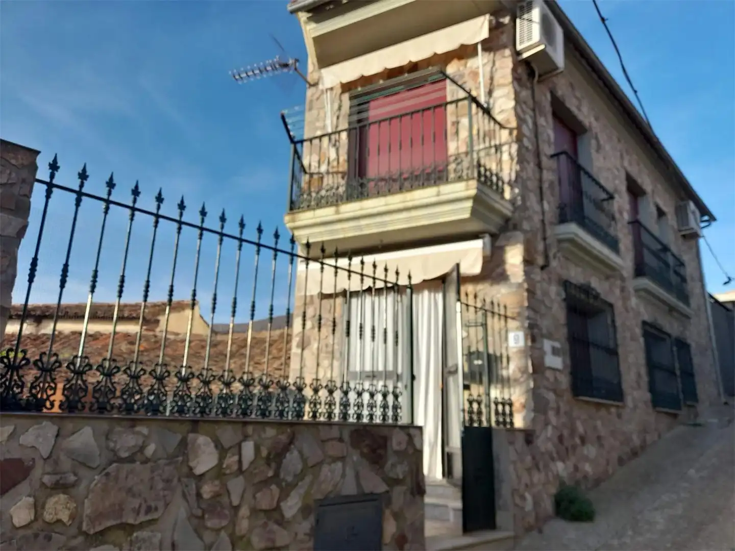 Vista exterior de Casa o xalet en venda en Guadalupe amb Aire condicionat, Terrassa i Balcó
