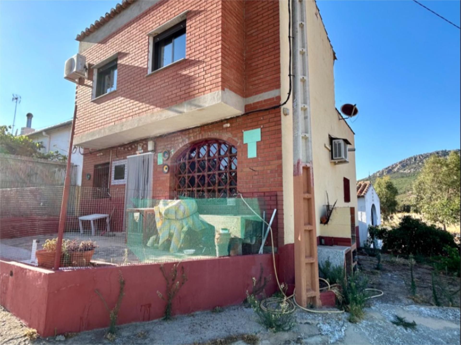 Vista exterior de Casa adosada en venda en Almodóvar del Campo amb Aire condicionat i Terrassa