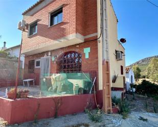 Exterior view of Single-family semi-detached for sale in Almodóvar del Campo  with Air Conditioner and Terrace