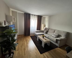 Sala d'estar de Pis en venda en Casarrubios del Monte amb Aire condicionat, Piscina i Balcó