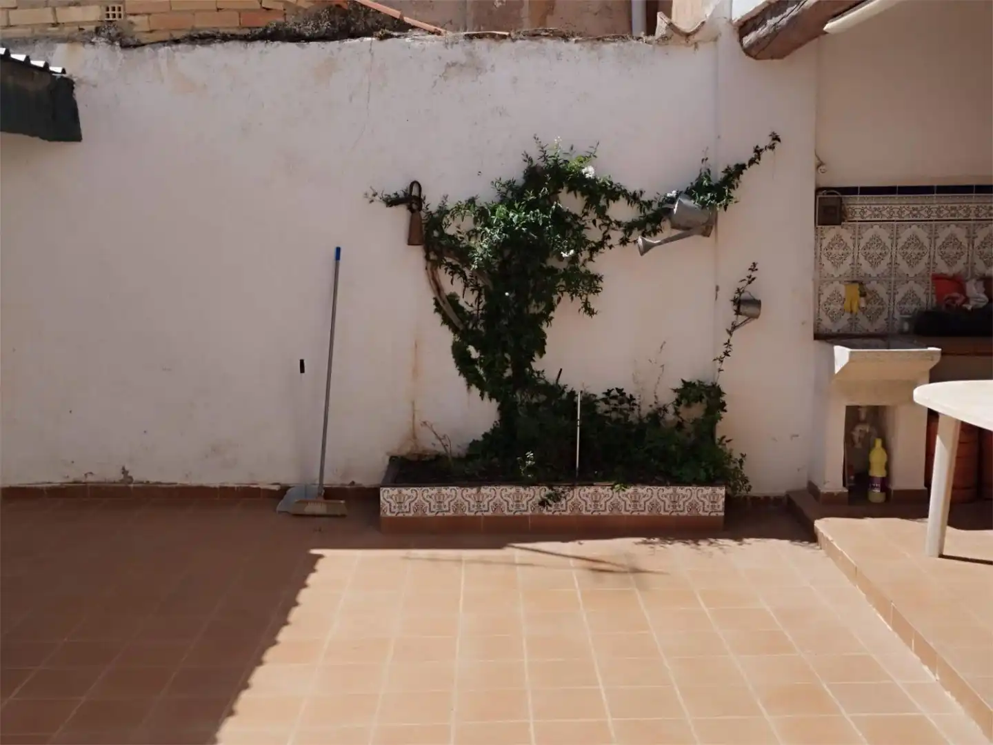 Piso en venta en Calle Cruz Verde, 1, Casas-Ibáñez Jardín de Piso en venta en Casas-Ibáñez con Calefacción, Trastero y Amueblado