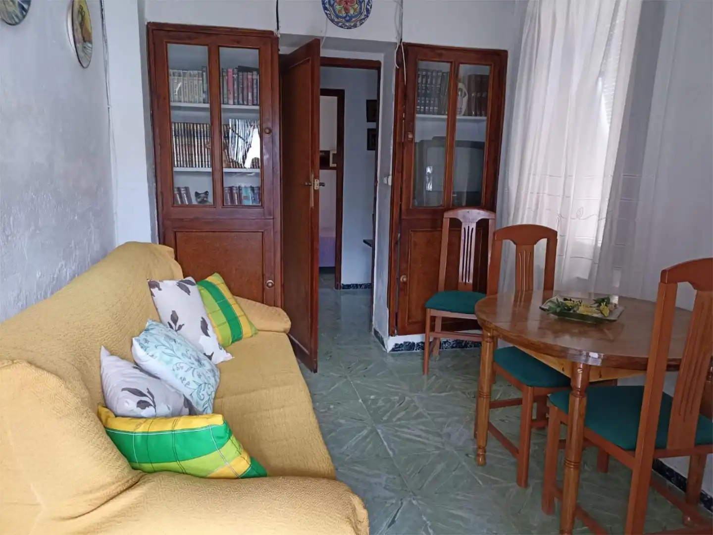 Casa adosada en venta en Calle Doctor Duarte, 18, Carcelén Sala de estar de Casa adosada en venta en Carcelén con Terraza, Trastero y Amueblado