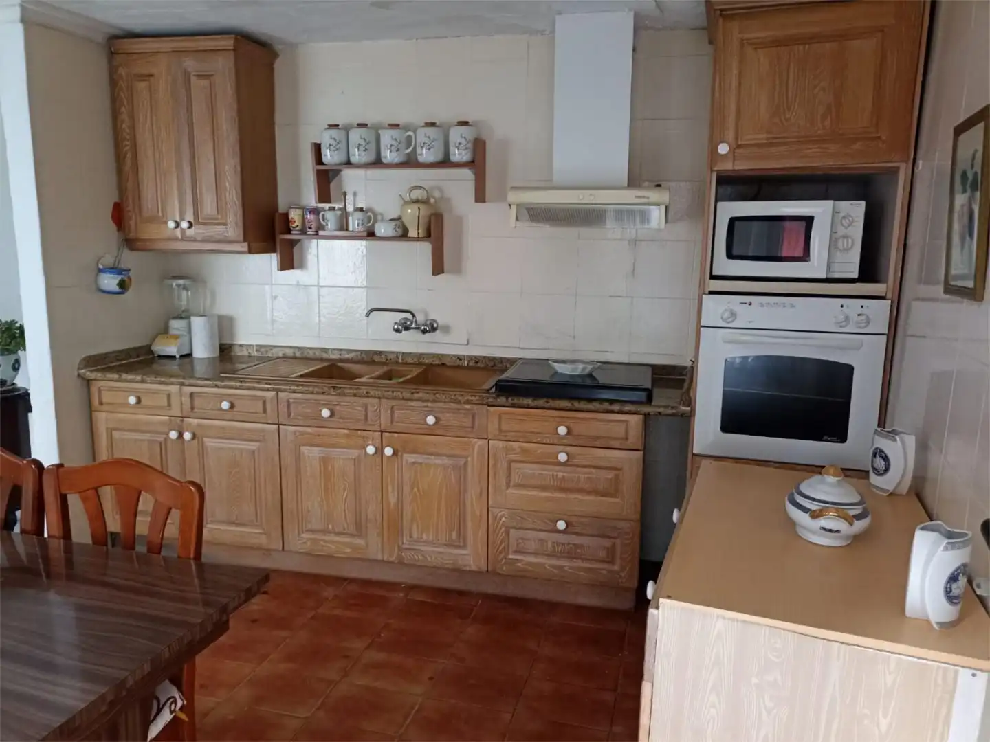 Casa adosada en venta en Calle Doctor Duarte, 18, Carcelén Cocina de Casa adosada en venta en Carcelén con Terraza, Trastero y Amueblado