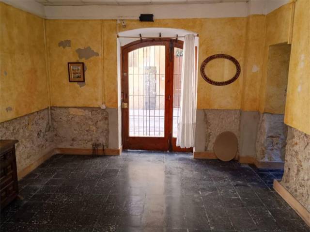 Local comercial en Alquiler en Carrer d'En Granada, 6 en Part Alta