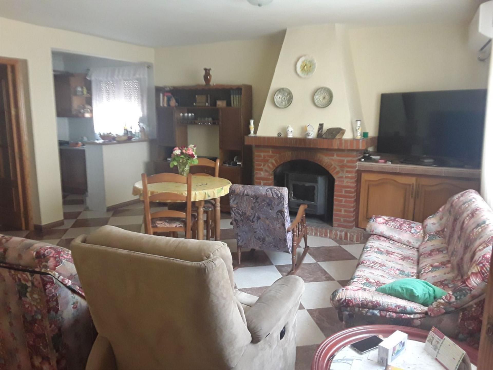 Sala d'estar de Planta baixa en venda en Cacín amb Aire condicionat i Moblat