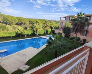 Piscina de Pis de lloguer en Islantilla amb Aire condicionat, Terrassa i Balcó