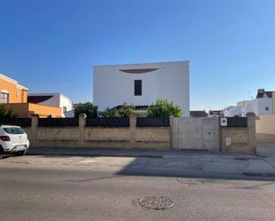 Vista exterior de Casa o xalet en venda en Bormujos amb Aire condicionat, Terrassa i Piscina