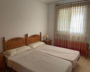 Dormitori de Apartament de lloguer en Torrevieja amb Aire condicionat, Terrassa i Piscina