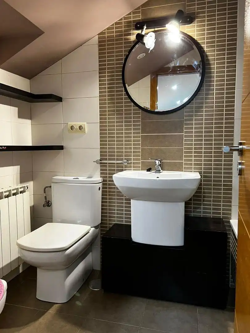 Piso en venta en Travesía Do Restollal, 2, Castiñeiriño - Cruceiro de Sar Baño de Piso en venta en Santiago de Compostela con Terraza