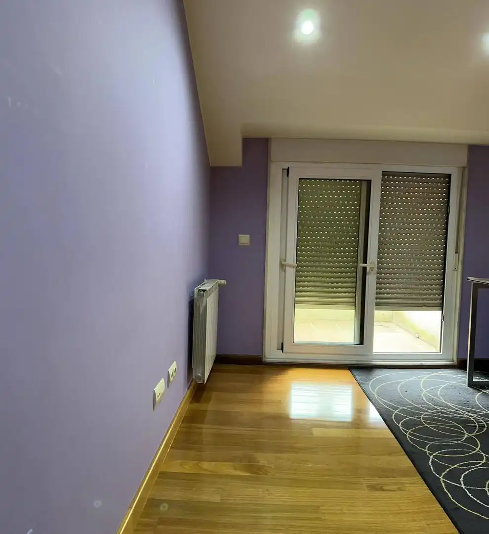 Piso en venta en Travesía Do Restollal, 2, Castiñeiriño - Cruceiro de Sar Habitación de Piso en venta en Santiago de Compostela con Terraza