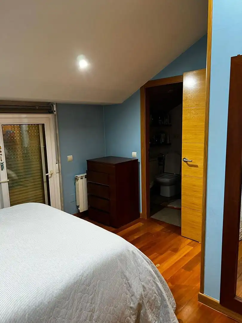 Piso en venta en Travesía Do Restollal, 2, Castiñeiriño - Cruceiro de Sar Habitación de Piso en venta en Santiago de Compostela con Terraza
