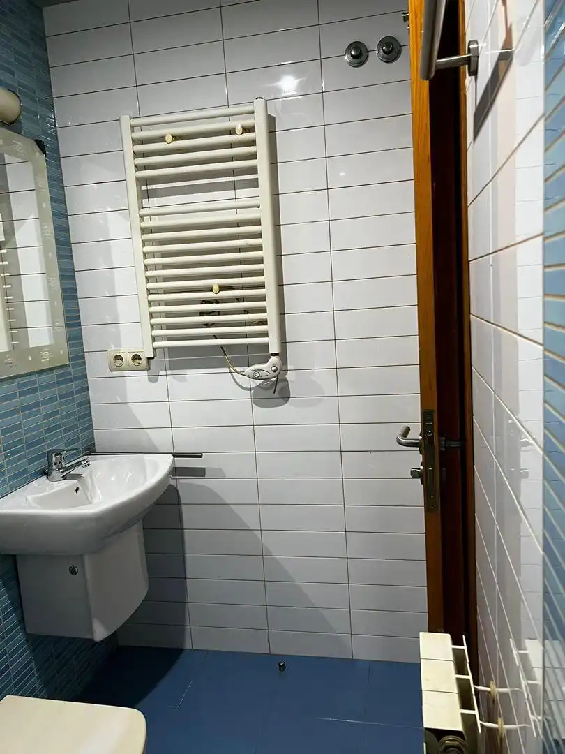 Piso en venta en Travesía Do Restollal, 2, Castiñeiriño - Cruceiro de Sar Baño de Piso en venta en Santiago de Compostela con Terraza