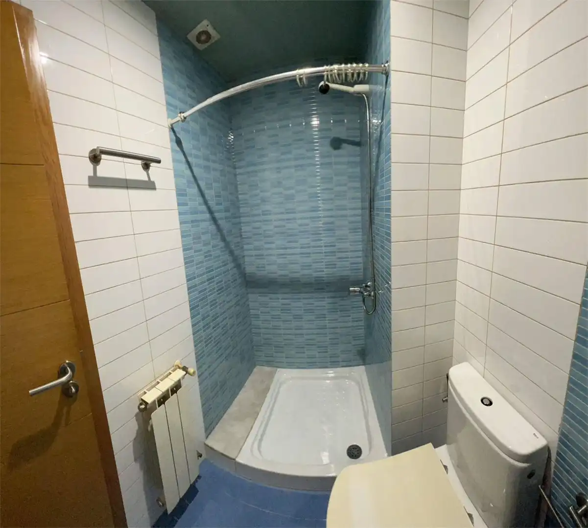 Piso en venta en Travesía Do Restollal, 2, Castiñeiriño - Cruceiro de Sar Baño de Piso en venta en Santiago de Compostela con Terraza