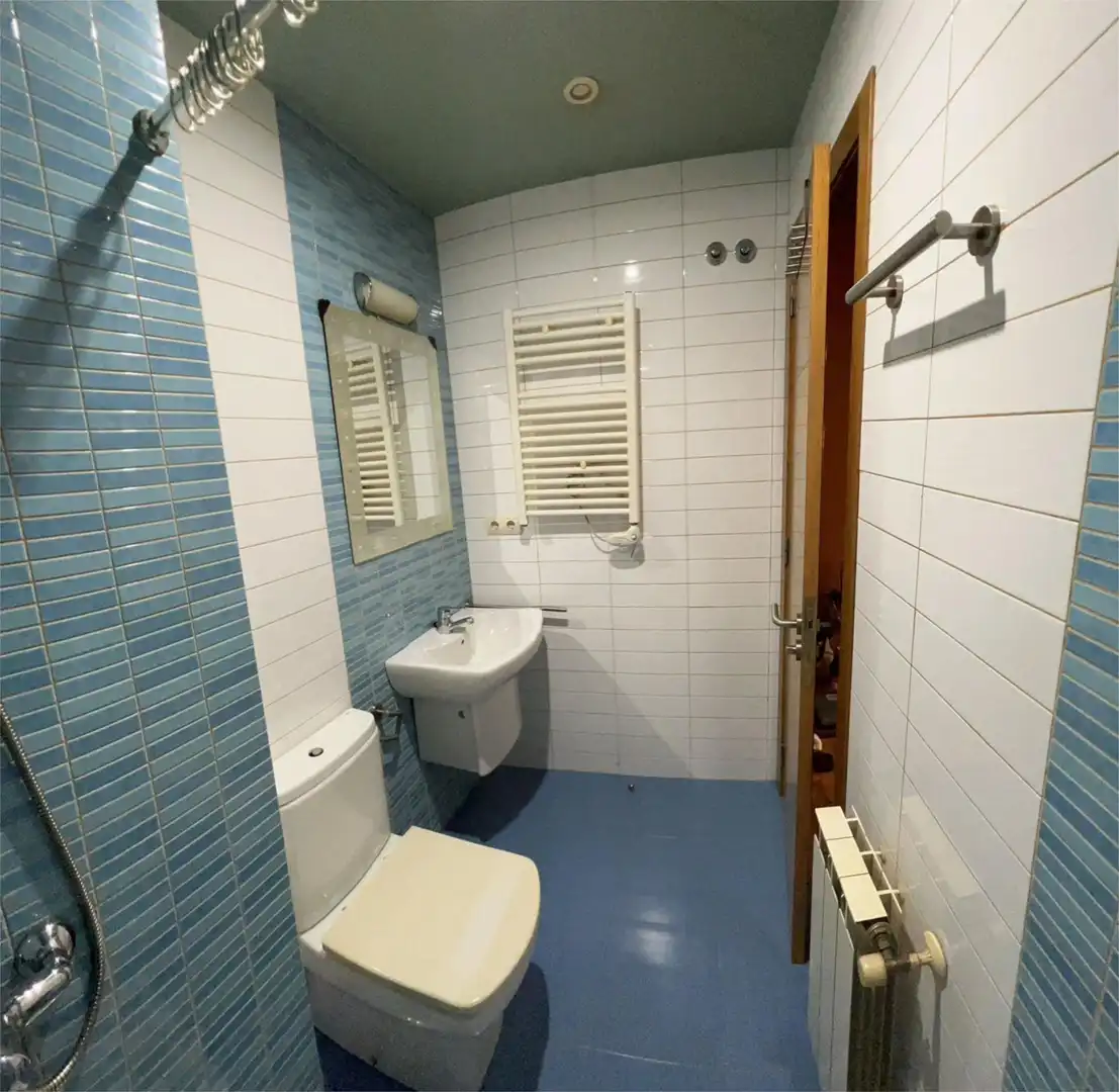 Piso en venta en Travesía Do Restollal, 2, Castiñeiriño - Cruceiro de Sar Baño de Piso en venta en Santiago de Compostela con Terraza