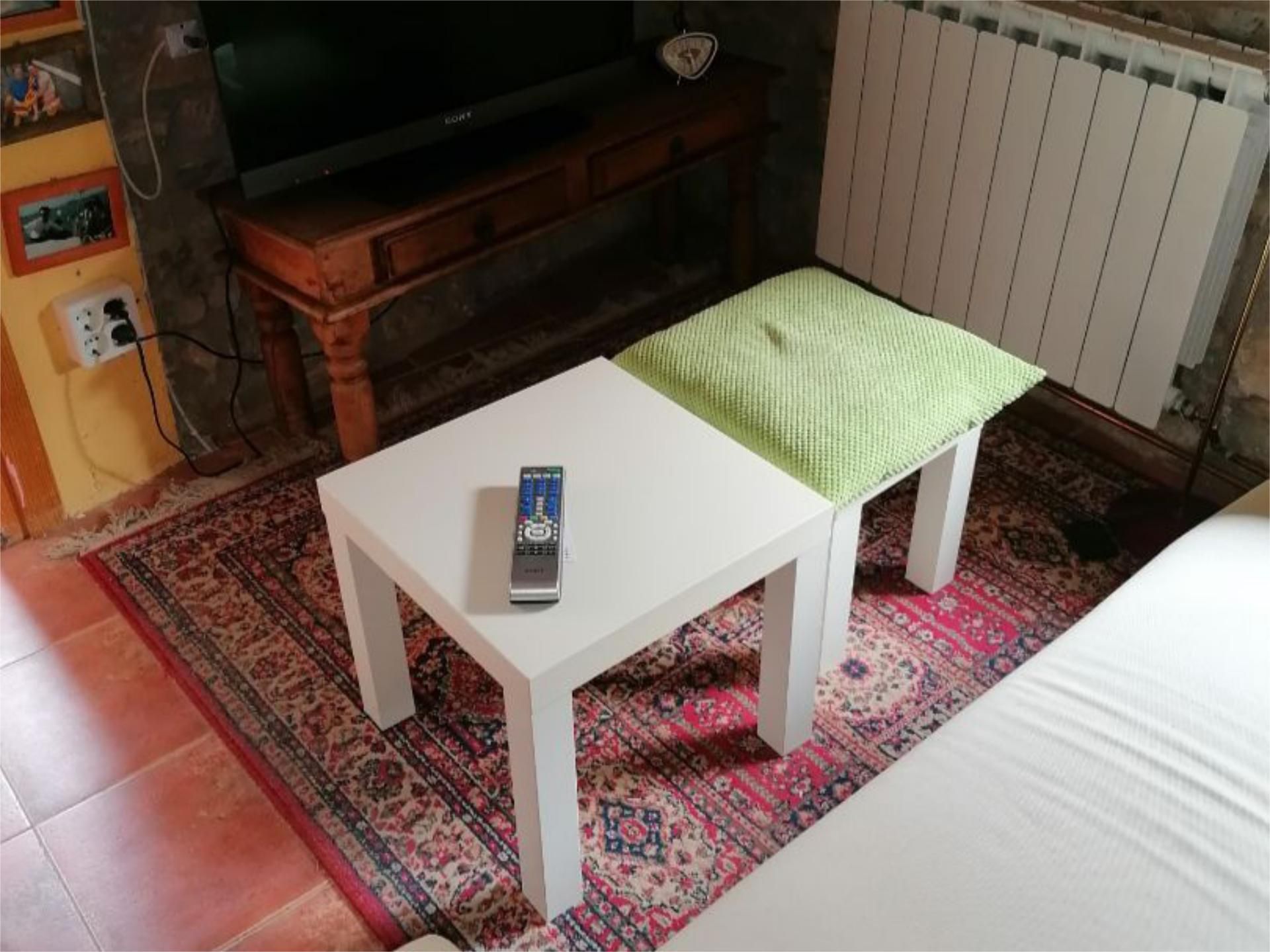 Sala d'estar de Casa adosada en venda en Arén amb Calefacció, Traster i Moblat