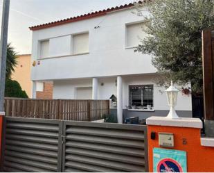 Vista exterior de Casa o xalet de lloguer en El Vendrell amb Terrassa