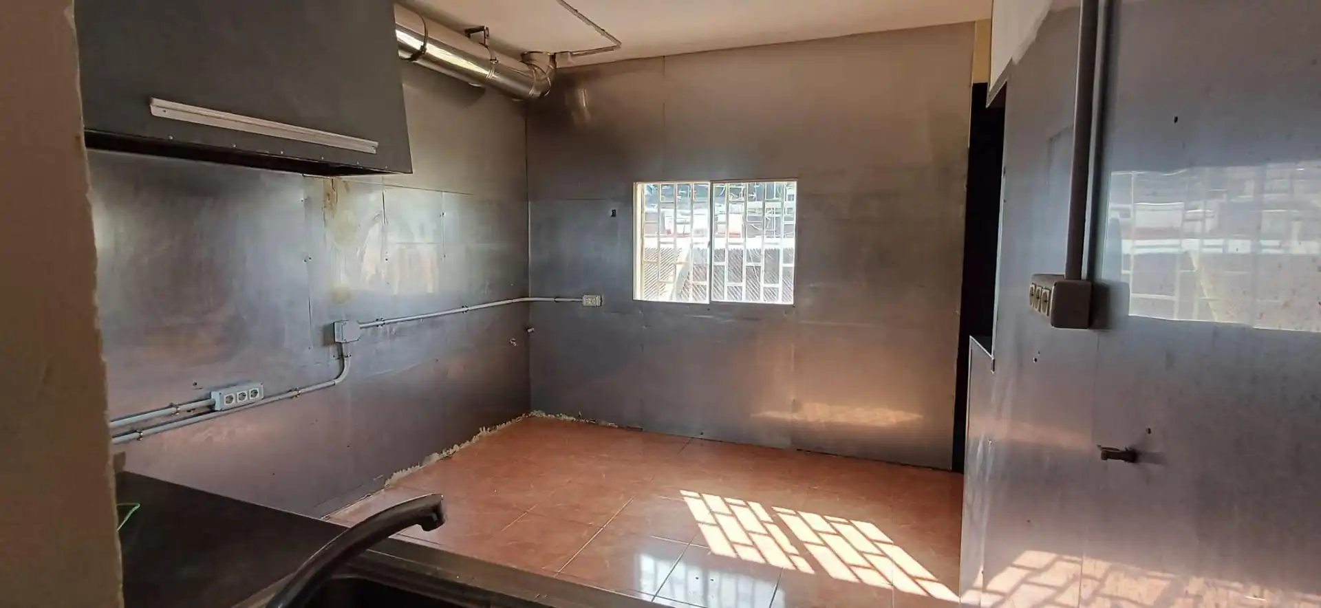 Nave industrial en venta en Calle Manuel de Falla, Los Tarahales - La Paterna Cocina de Nave industrial en venta en Las Palmas de Gran Canaria