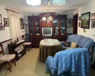 Sala d'estar de Casa adosada en venda en Villanueva Mesía amb Terrassa