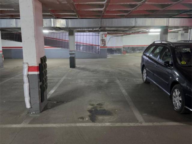 Garaje en Venta en Calle Ribadeo, 6 en Valderas - Los Castillos