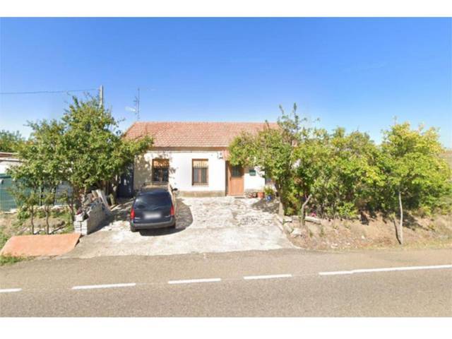 Casa-chalet en Venta en Carretera Fuentesauco, 8 en La Vellés