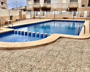 Piscina de Pis de lloguer en Torrevieja amb Balcó